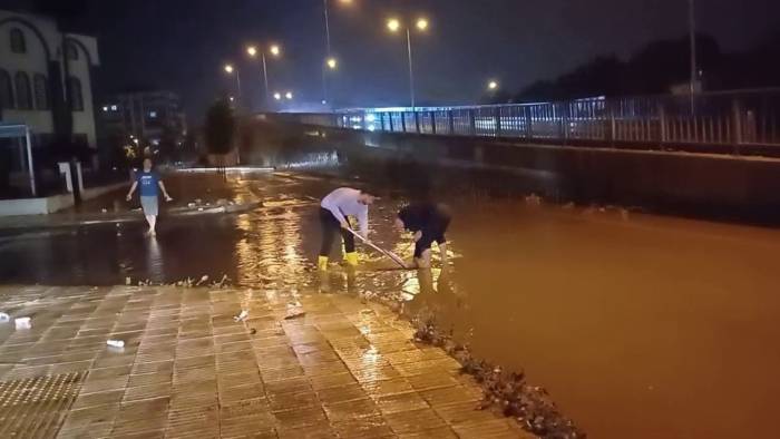 Çorum’da Sağanak Yağış Hayatı Olumsuz Etkiledi: Yollar Dereye Döndü, Ev Ve İş Yerlerini Su Bastı