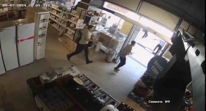 Kahramanmaraş’taki 5.0 Büyüklüğündeki Deprem Anı Güvenlik Kamerasında