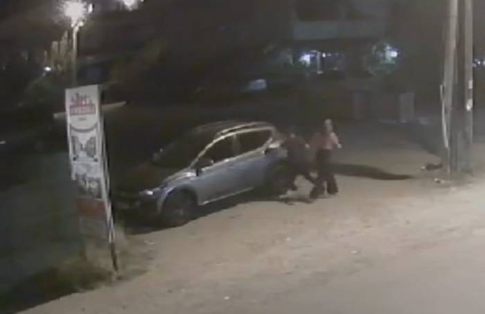 Kız Arkadaşına Sinirlendi, Başkasının Yeni Aldığı Aracını Yumrukladı