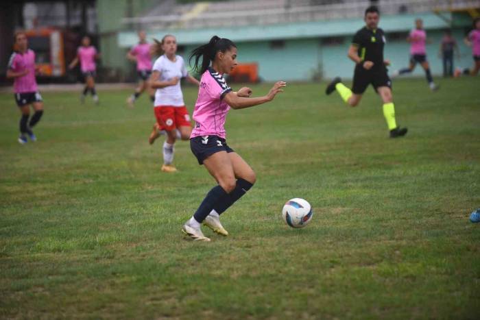Türkcell Kadın Futbol Süper Ligi: Ünye Kadın Spor Kulübü: 3 - Bornova Hitab Spor: 0