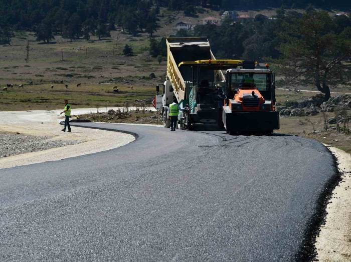 Özel İdare, Kendi Ürettiği Asfaltla Yol Yapmaya Başladı