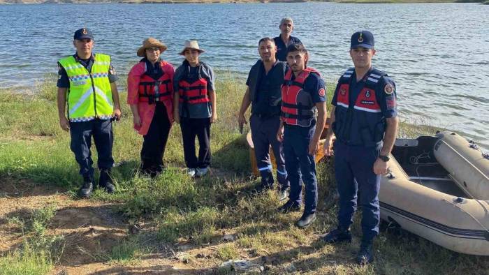 Tekneyle Akıntıya Kapılan 2 Genç Kadın Gölün Ortasında Mahsur Kaldı