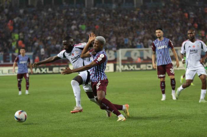 Trendyol Süper Lig: Trabzonspor: 1 - Beşiktaş: 1 (İlk Yarı)