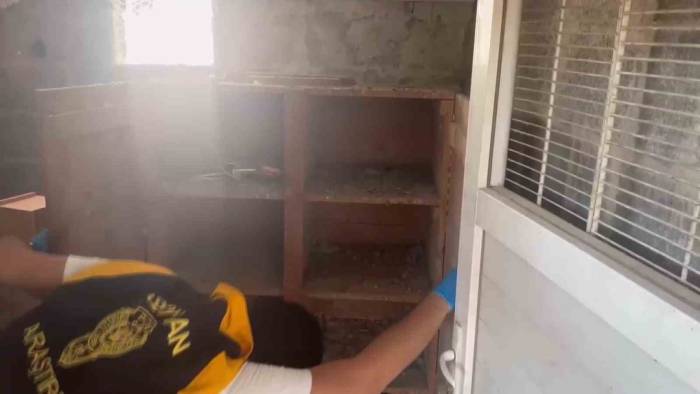 Güvercin Kulübesinden ‘Kalaşnikof’ Çıktı