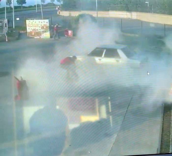 Tuzla’da Otomobilde Patlama Anı Kamerada