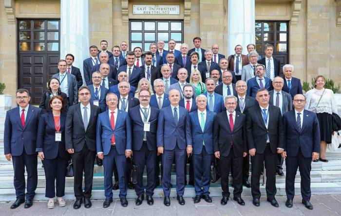 Rektör Hacımüftüoğlu, Yök’ün 2030 Vizyonun Konuşulduğu Toplantıya Katıldı