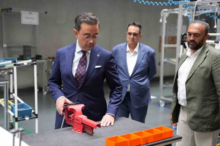 Dso Heyeti, Denizli Model Fabrika İçin İzmir’de Önemli Temaslarda Bulundu