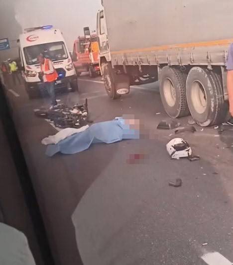 Tıra Çarpan Motosikletin Sürücüsü Hayatını Kaybetti