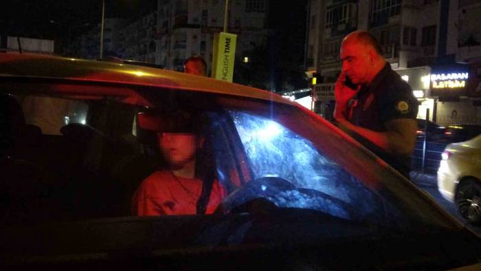 Kaza Yapıp Şoka Girdi, Kapıyı Açmak İçin Herkes Seferber Oldu