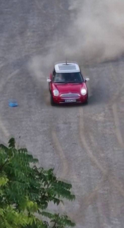 Pendik’te Drift Atarak Tozu Dumana Katan Sürücüye 45 Bin Tl Para Cezası