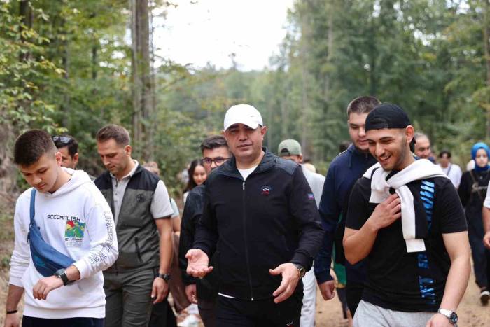 Üniversite Öğrencileri Hem Yürüdü Hem Sohbet Etti