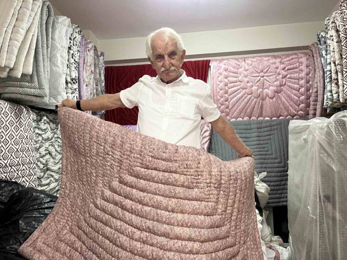 67 Yıldır Yorgan Dikiyor