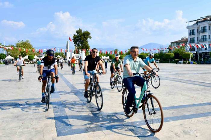 Fethiye’de Temiz Hava Ve Sağlıklı Yaşam İçin Pedalladılar