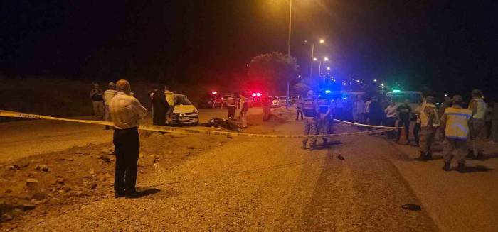 Otomobille Çarpışan Motosikletteki 1 Kişi Öldü, 1 Kişi Ağır Yaralandı