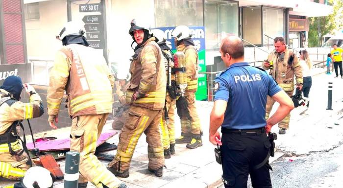 Avcılar’da Düğün Salonundaki Elektrikli Semaverden Çıkan Yangın Paniğe Neden Oldu