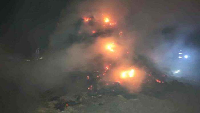 Kars’ta Ot Yangını: 2 Bin 500 Balya Ot Kül Oldu
