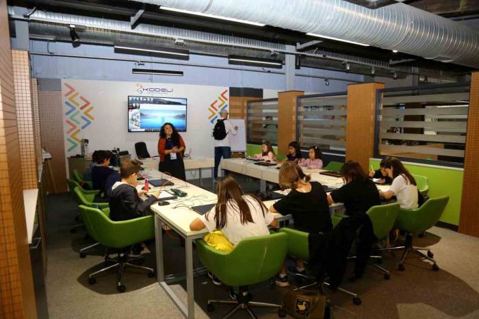 Mucitler Ve Akademisyenler Buluştu