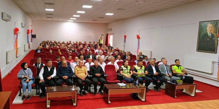 Okul Yolunda Güvenlik İçin Sürücü Ve Rehber Personele Eğitim Verildi