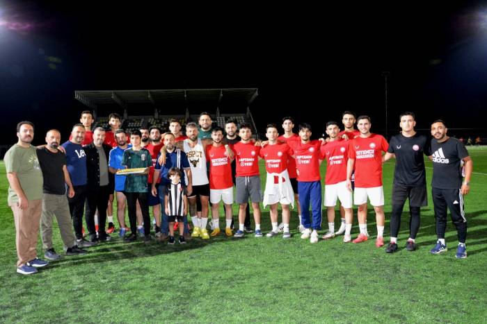 İmam Hatipliler Spor Futbolcularına İlk Maç Öncesi Moral