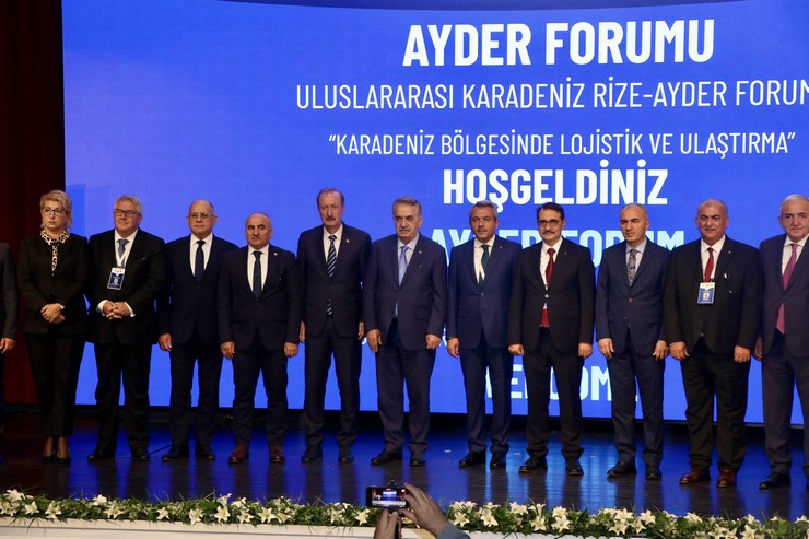 rizede-uluslararasi-karadeniz-rize-ayder-forumu-duzenlendi-3.jpg