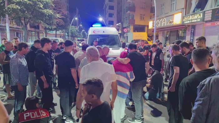 Sultangazi’de Feci Kaza 2’si Polis 4 Kişi Yaralandı