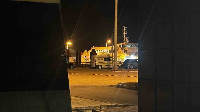 Vapurun Tuvalet Kısmında Sır Ölüm