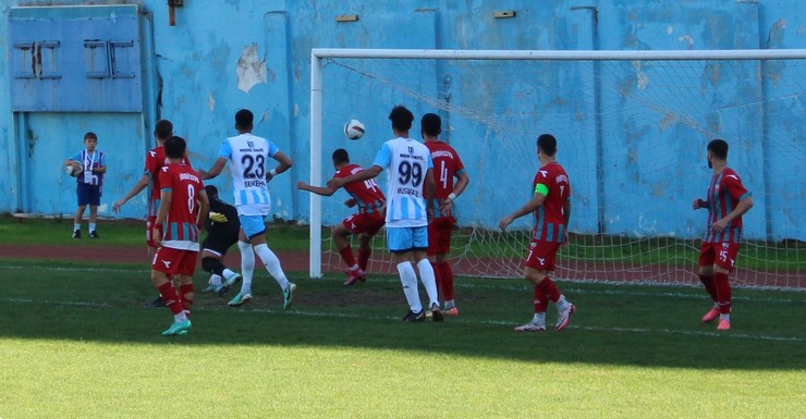 nesine-3-lig-3-grup-4-hafta-karsilasmasinda-pazarspor-sahasinda-karsilastigi-viransehir-belediyesporu-5-0-maglup-ederek-sezonun-ilk-galibiyetini-elde-etti-3.jpg