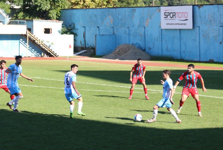 nesine-3-lig-3-grup-4-hafta-karsilasmasinda-pazarspor-sahasinda-karsilastigi-viransehir-belediyesporu-5-0-maglup-ederek-sezonun-ilk-galibiyetini-elde-etti-4.jpg