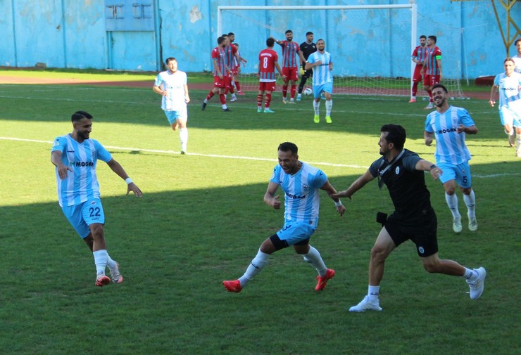 nesine-3-lig-3-grup-4-hafta-karsilasmasinda-pazarspor-sahasinda-karsilastigi-viransehir-belediyesporu-5-0-maglup-ederek-sezonun-ilk-galibiyetini-elde-etti-5.jpg