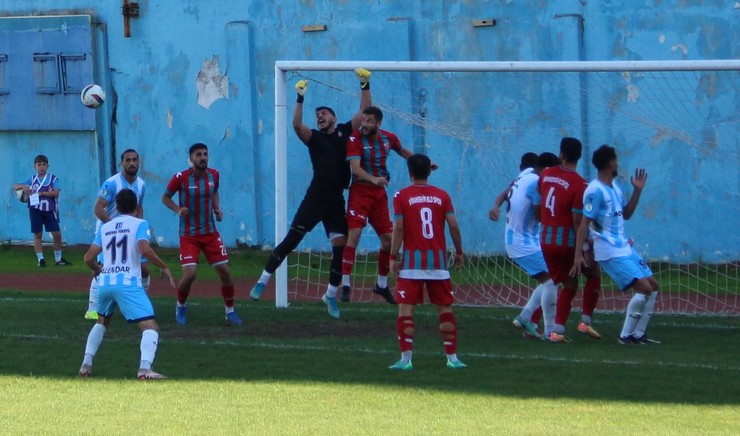 nesine-3-lig-3-grup-4-hafta-karsilasmasinda-pazarspor-sahasinda-karsilastigi-viransehir-belediyesporu-5-0-maglup-ederek-sezonun-ilk-galibiyetini-elde-etti-7.jpg