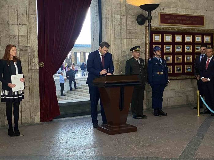 Chp Lideri Özel Ve Spd Eş Genel Başkanı Lars Klingbeil’den Anıtkabir’e Ziyaret