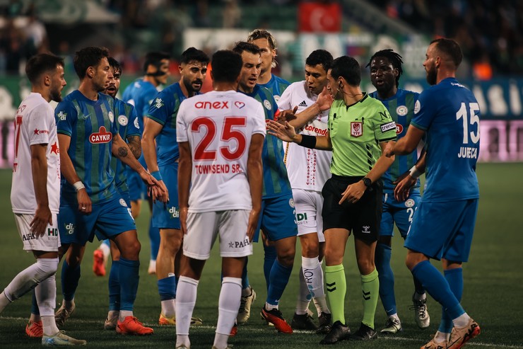 caykur-rizespor-antalyaspor-maci-3.jpg