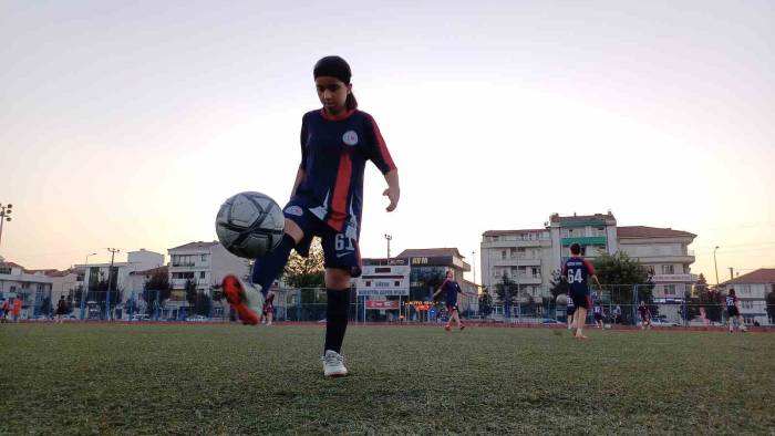 Düzce Kadın Futbol Takımı 1. Lig İçin İddialı