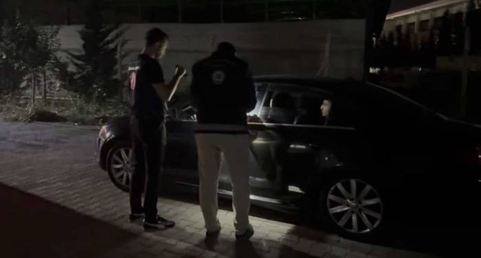 Osmaniye’de Lüks Otomobilde 4 Göçmen Yakalandı, 1 Kişi Tutuklandı