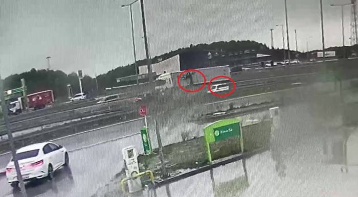 Kazaya Yardım Etmek İsterken Feci Şekilde Can Verdi