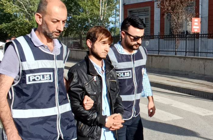 Peruklu Dolandırıcı Polisten Kaçamadı