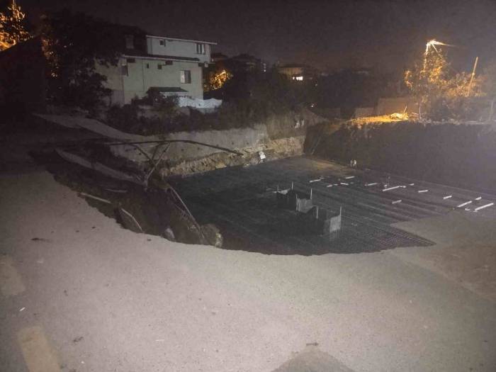 Üsküdar’da İstinat Duvarı Çöktü