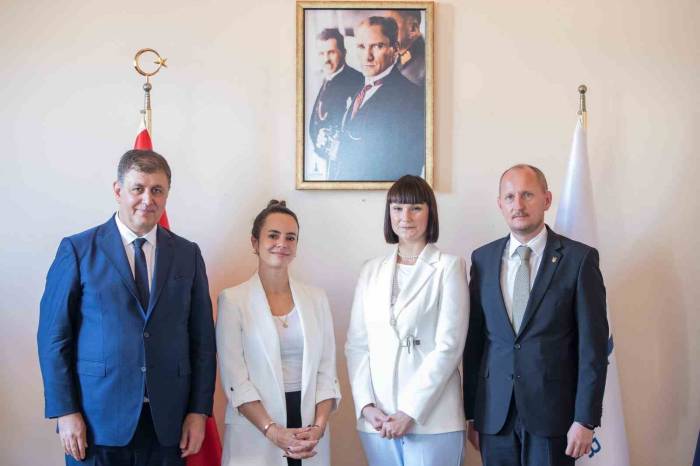 Ukrayna İle İzmir Arasında İş Birliği Köprüsü