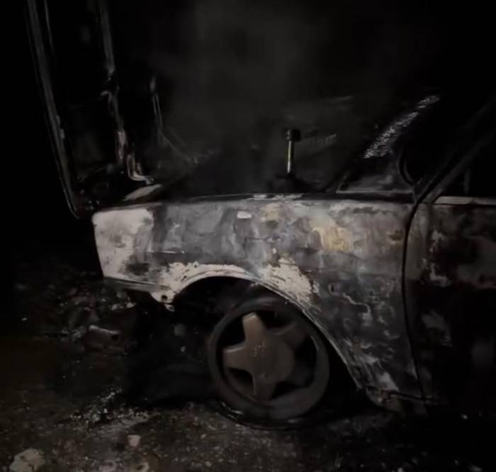 Muş’ta Seyir Halindeki Otomobil Yanarak Kullanılamaz Hale Geldi