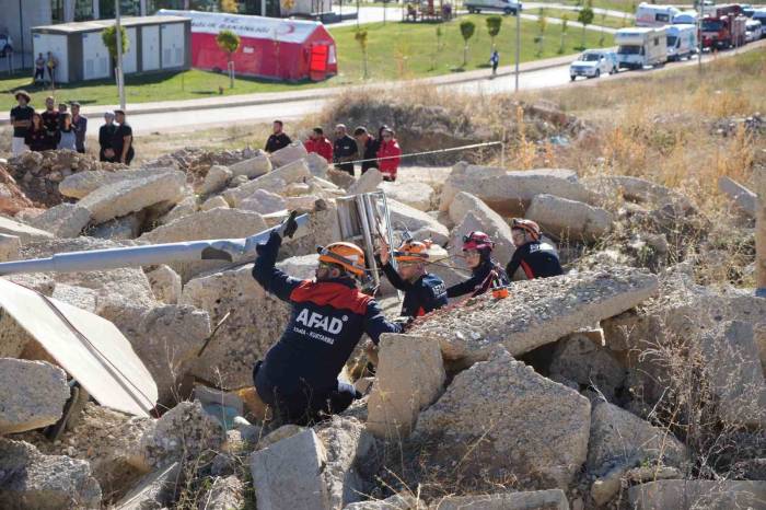 Bayburt’ta Yapılan 5.8’lik Deprem Tatbikatı Gerçeği Aratmadı