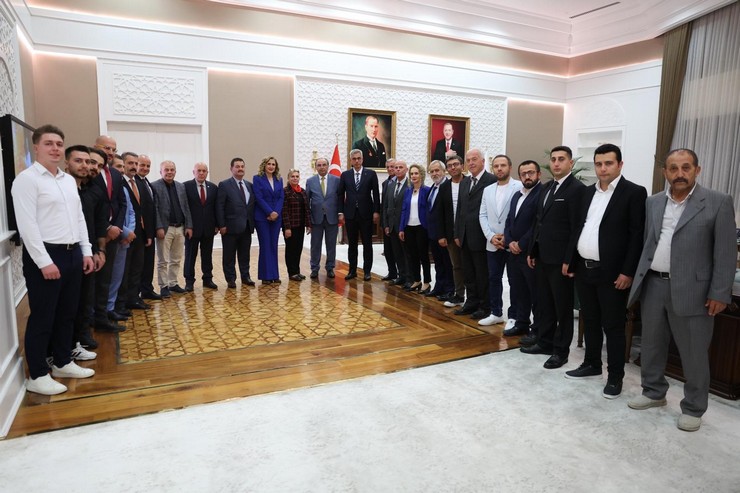 ridef-genel-baskani-muammer-bostan-ve-yonetim-kurulu-uyeleri-ile-ridefe-bagli-dernek-baskanlari-2-temmuz-2024-tarihinde-saglik-bakani-olarak-atanan-rizeli-hemsehrimiz-prof-dr-kemal-memisogluna-hayirli-o-3.jpg