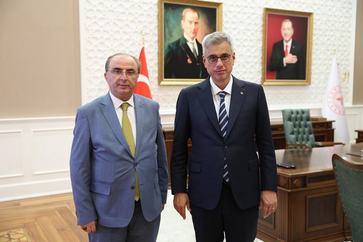 ridef-genel-baskani-muammer-bostan-ve-yonetim-kurulu-uyeleri-ile-ridefe-bagli-dernek-baskanlari-2-temmuz-2024-tarihinde-saglik-bakani-olarak-atanan-rizeli-hemsehrimiz-prof-dr-kemal-memisogluna-hayirli-ols-1.jpg