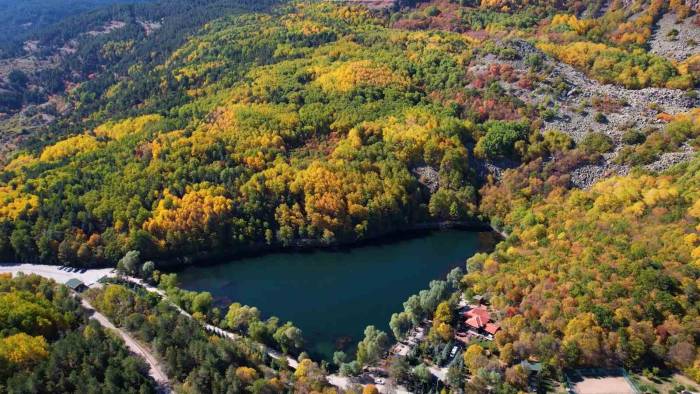 Karagöl Tabiat Parkı Ziyaretçilerini Kendine Hayran Bırakıyor
