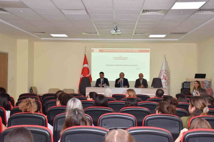 Aydın’da Sağlık Ordusuna Yeni Katılan Doktorlara Uyum Eğitimi Verildi