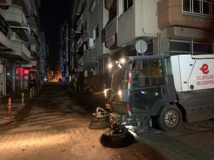 Efeler’de Temizlik Çalışmaları Sürüyor