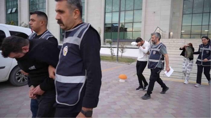 Sahte Altınla Dolandırıcılık: 413 Bin Liralık Vurgun Yapan 3 Şüpheli Tutuklandı