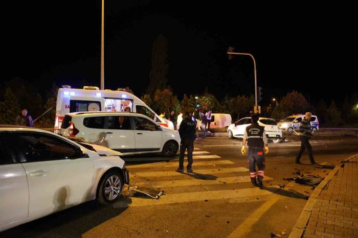 Nevşehir’de İki Otomobil Çarpıştı: 2 Yaralı