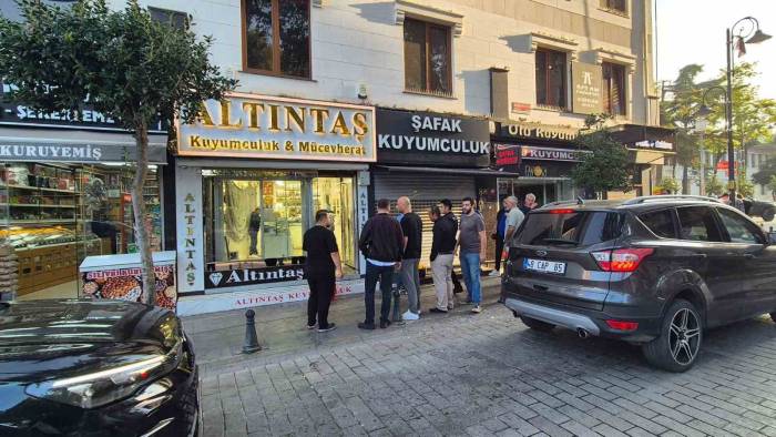 Silivri’de Kuyumcu Soygunu, 2 Kilo Altın Çalındı