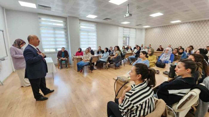 Kütahya’da Öğretmenlere Yönelik Stem Kursu 1. Grup Eğitimleri Başladı