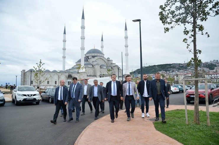 trabzon-buyuksehir-belediye-baskani-ahmet-metin-genc-pazarkapi-kentsel-tasarim-projesi-alaninda-incelemede-bulundu-7.jpg